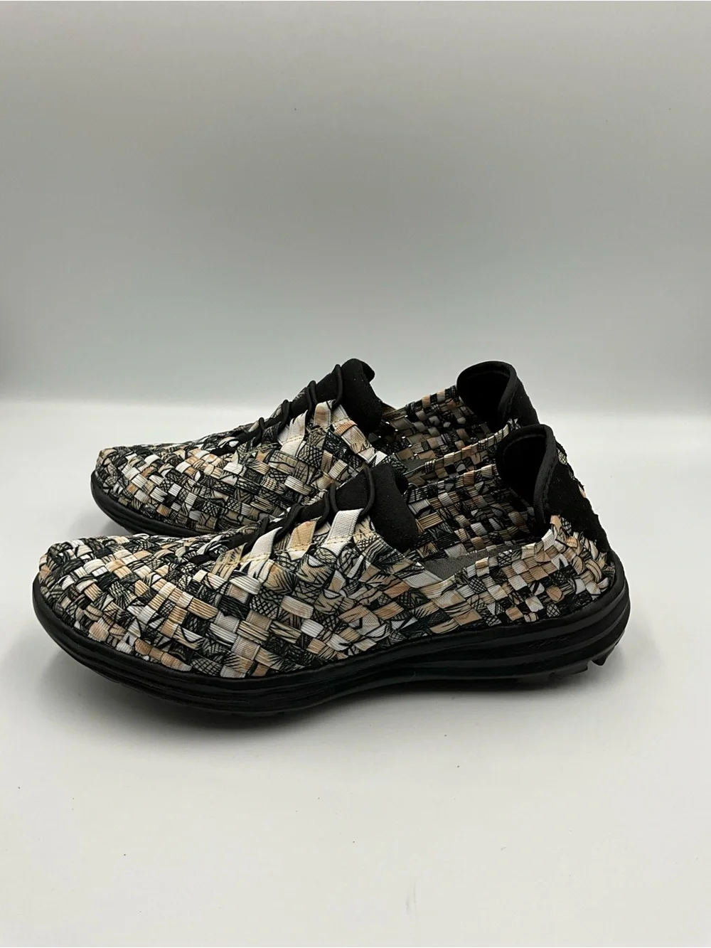 bernie mev. Sneakers Size 4 Black, White, Beige Woven Slip On Sneakers